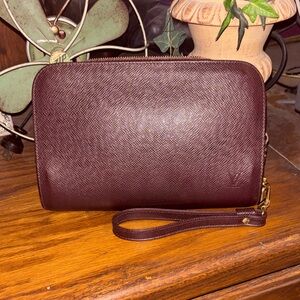 Louis Vuitton Burgundy Taiga Leather Pochette Baikal Wristlet Clutch